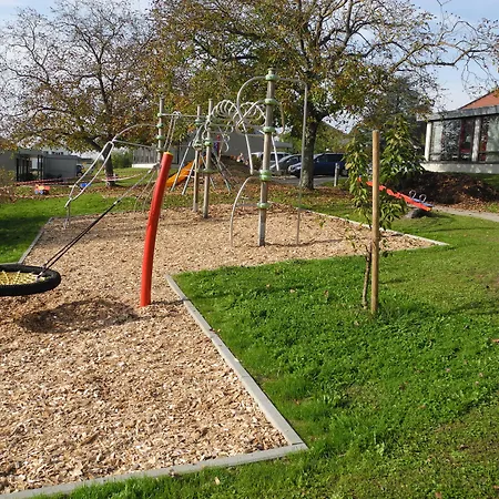 Haus Insel מלון 2*