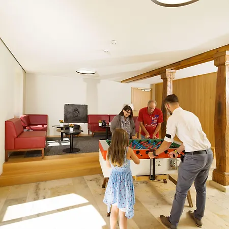 Haus Insel מלון 2*