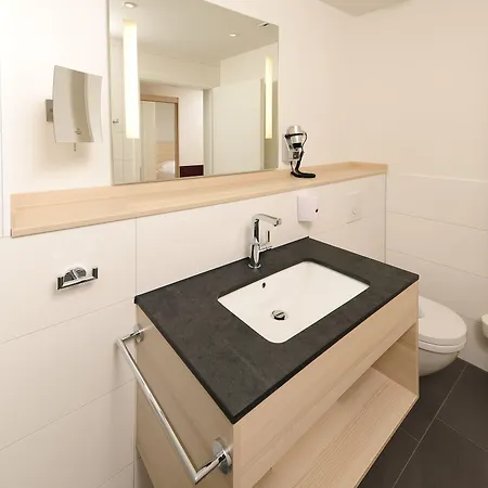 Haus Insel מלון 2*