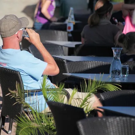 מלון Haus Insel 2*